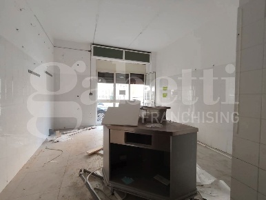 Foto Negozio in Via aristofane 1, Siracusa Cassibile di 90 m² con 2 locali