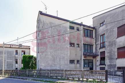 Foto Appartamento in Via Isonzo 106, Mariano Comense Centro di 85 m²