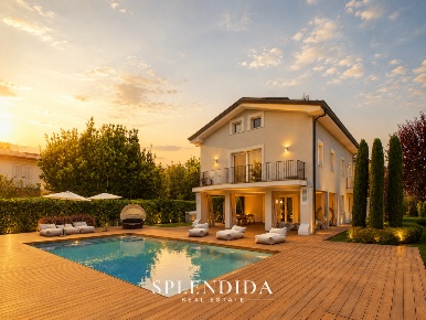 Foto Villa unifamiliare a Forte dei Marmi Caranna di 780 m² con 23 locali
