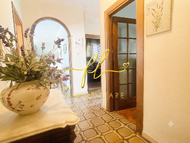 Foto Appartamento a Carrara Avenza di 80 m² con 5 locali in vendita