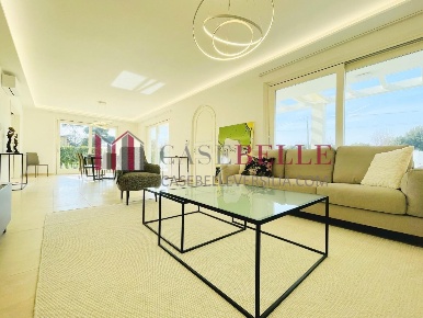 Foto Villa unifamiliare a Pietrasanta di 180 m² con 9 locali in vendita