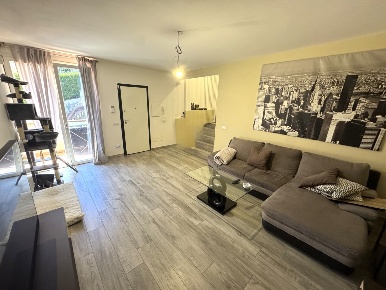 Foto Appartamento in Via Enrico Berlinguer, Vaiano Centro di 107 m²