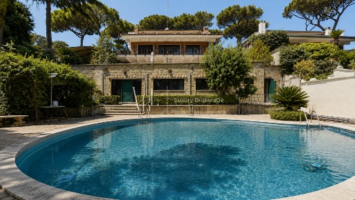 Foto Villa unifamiliare a Roma Eur di 820 m² in vendita