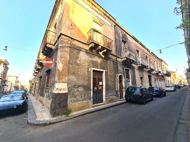 Foto Appartamento in Via la Farina 22, Riposto Centro di 79 m² con 3 locali