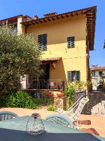 Foto Villa unifamiliare in via degli stefani, Firenze Galluzzo di 255 m²
