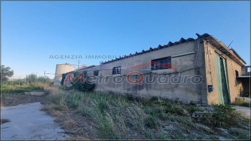 Foto Capannone industriale a Canicattì di 1000 m² con 1 locali in vendita