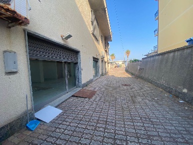 Foto Negozio in Via Nazionale 141, Monasterace Guardavalle Marina di 59 m²