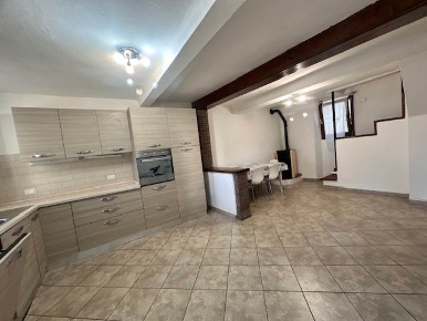 Foto Casa indipendente a Lucca Ponte a Moriano di 100 m² con 4 locali