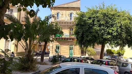 Foto Appartamento in Via Trento, Ragusa Centro di 80 m² con 4 locali