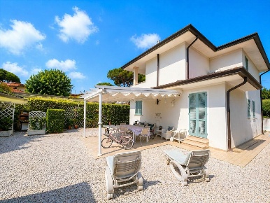 Foto Villa unifamiliare in Via Firenze 7, Pietrasanta Lido di Camaiore