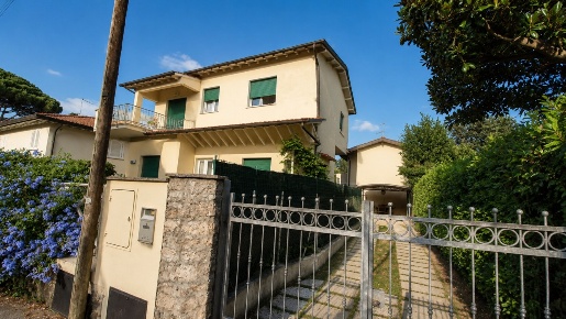 Foto Appartamento in Via Arezzo, Pietrasanta di 65 m² con 3 locali