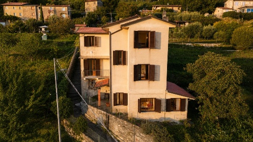 Foto Casa indipendente in Via Capezzano 3, Pietrasanta di 220 m² in vendita