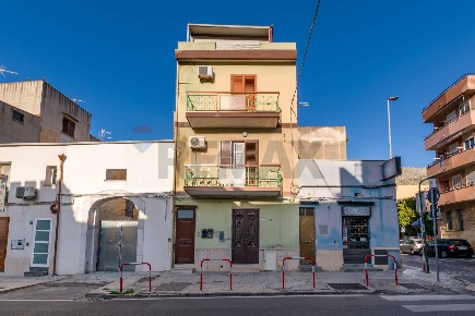 Foto Appartamento in Via Sferracavallo 151, Palermo di 115 m² con 4 locali