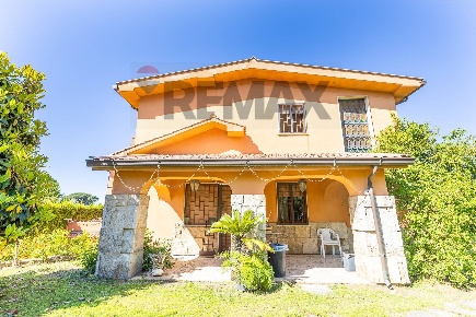 Foto Villa unifamiliare in VIA CASTAGNOLE 13, Marino Castagnole - Due Santi