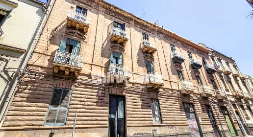 Foto Appartamento in Via Nicola Fabrizi SNC, Catania Borgo di 300 m²