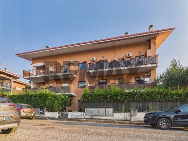 Foto Attico in Via Sante Monachesi 7, Mentana Centro di 134 m² con 2 locali