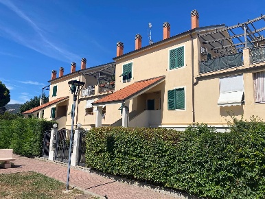 Foto Appartamento in via Manzoni 41, San Bartolomeo al Mare Centro di 76 m²