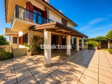 Foto Villa unifamiliare in Via Antonello Da Messina, Catania di 531 m²