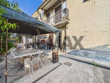 Foto Appartamento in Via Melegnano 87, Roma Labaro di 87 m² con 3 locali