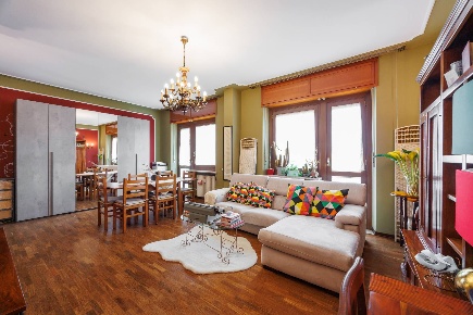 Foto Appartamento in Via Monteponi, Torino di 178 m² con 6 locali