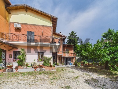 Foto Appartamento in via roma 41, Formello Centro di 165 m² con 5 locali