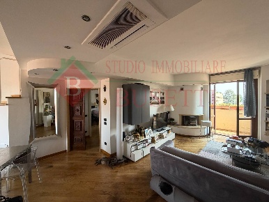 Foto Appartamento in via A. Canova 1, Legnano Frati di 168 m² con 6 locali