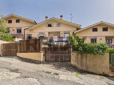 Foto Appartamento in Via della Cappella 16, Formello Centro di 71 m²