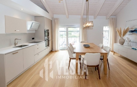 Foto Appartamento in Via Cerri, Merate Centro di 149 m² con 4 locali