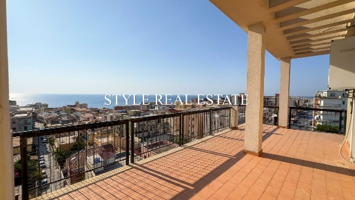 Foto Appartamento in VIALE TUNISI, Siracusa di 194 m² con 6 locali