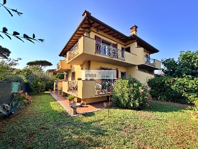 Foto Case semi ndipendenti in Via Concordia, Pietrasanta di 138 m²