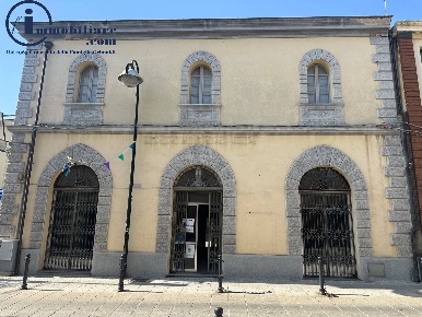 Foto Negozio in Corso Umberto, Tortolì Centro di 70 m² con 1 locali