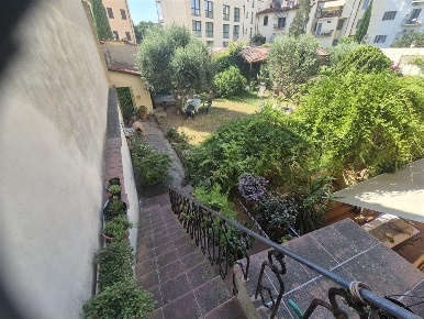 Foto Appartamento a Firenze di 141 m² con 7 locali in vendita