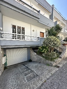 Foto Villa a schiera a Roccapiemonte Piazza Del Galdo-sant'angelo di 280 m²