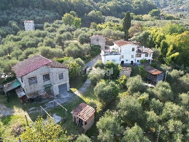 Foto Casale in Via di Bolognana 601, Lucca Ponte a Moriano di 700 m²