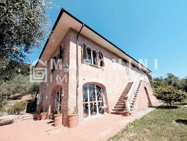 Foto Villa unifamiliare a Lucca Maggiano - San Macario di 375 m² in vendita