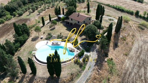 Foto Villa unifamiliare a Guardistallo di 294 m² con 10 locali in vendita