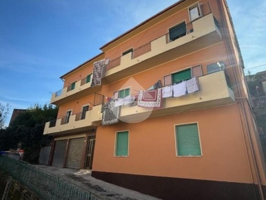 Foto Appartamento in Via Nievo, Perugia di 100 m² con 5 locali in vendita