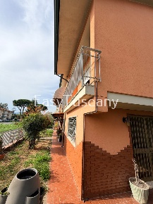 Foto Villa unifamiliare in Via Vecchi Pardini 433, Lucca Arancio di 140 m²