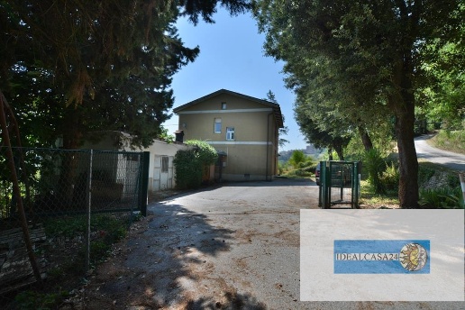 casa indipendente in vendita a Macerata in zona Santo Stefano