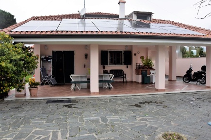 Foto Villa unifamiliare a Carrara di 200 m² con 13 locali in vendita