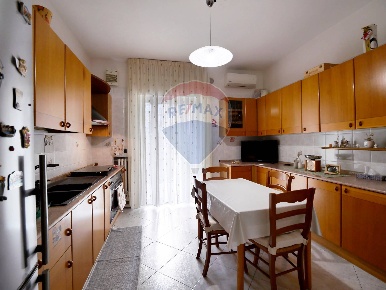 Foto Appartamento in Via Liguria, Bari San Paolo di 94 m² con 3 locali