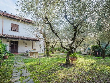 Foto Appartamento a Carrara Stadio, Sant'Antonio, Marasio di 230 m²