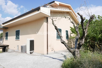 Foto Villa bifamiliare in Via Provinciale Avenza Sarzana, Carrara di 250 m²