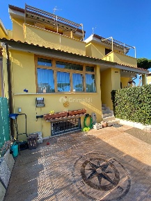 Foto Villa a schiera in Via degli Olmi 21, Anzio di 120 m² con 3 locali