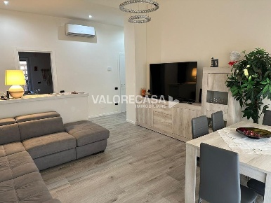 Foto Appartamento a Carrara di 105 m² con 4 locali in vendita
