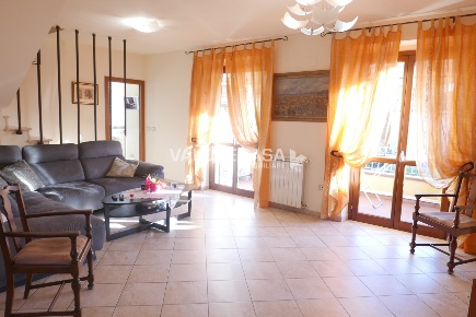 Foto Appartamento a Carrara di 180 m² con 6 locali in vendita