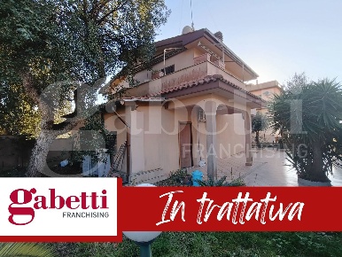 Foto Villa bifamiliare in Via Calliope 2, Anzio di 105 m² con 4 locali