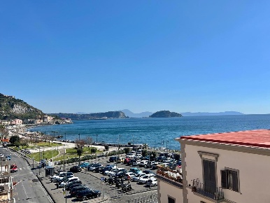 Foto Appartamento in Giacomo Matteotti, Pozzuoli di 116 m² con 4 locali