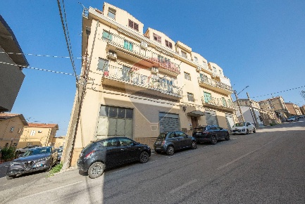 Foto Appartamento in Via Spirito Santo, Enna Centro di 156 m² con 7 locali