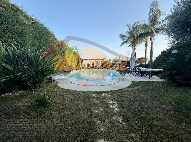 Foto Villa unifamiliare in TRAVERSA SINERCHIA, Siracusa di 160 m²